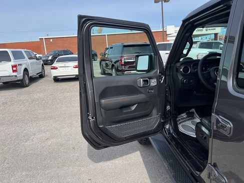 New 2025 Jeep Gladiator Sport image 16