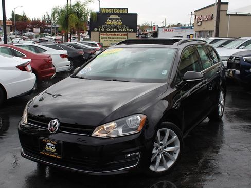Used 2017 Volkswagen Golf SE image 2