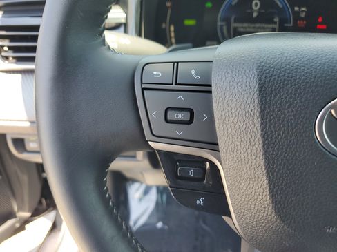 Used 2025 Toyota Camry SE FWD image 18