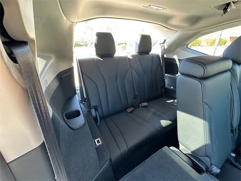 Used 2023 Acura MDX SH-AWD image 18