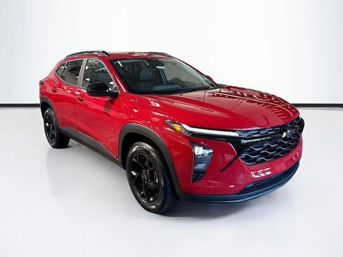 New 2026 Chevrolet Trax LT w/ Midnight Edition FWD image 3