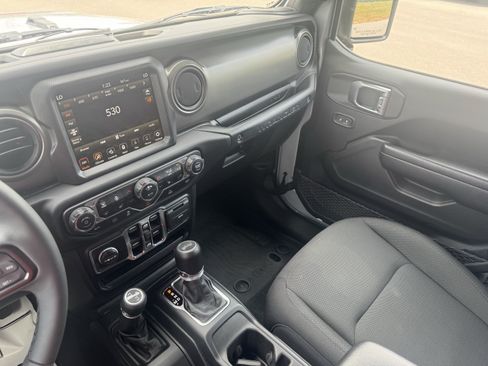 Used 2023 Jeep Wrangler Unlimited w/ Sun & Screen Package AWD/4WD image 22