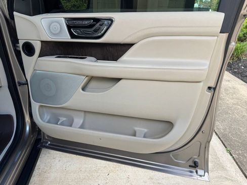Used 2020 Lincoln Navigator Reserve w/ Luxury Package AWD/4WD image 38