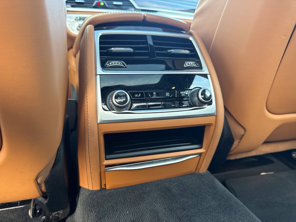 Used 2022 BMW 750i xDrive w/ M Sport Package AWD/4WD image 16