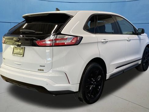 Used 2024 Ford Edge SE w/ Black Appearance Package image 11