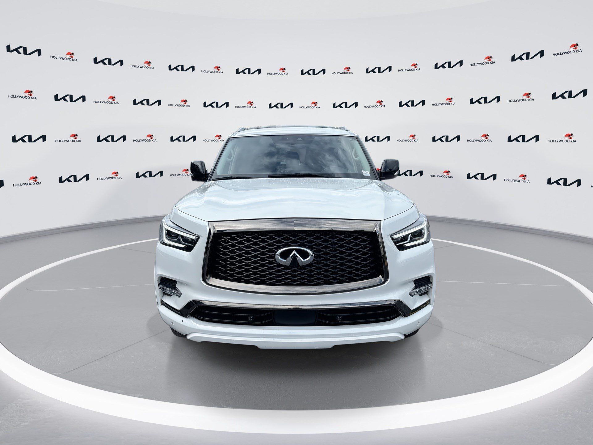 Used 2024 INFINITI QX80 Premium Select w/ Cargo Package AWD/4WD image 3