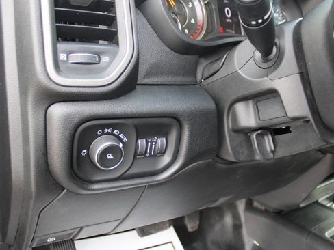 Used 2019 RAM 3500 Tradesman w/ Chrome Appearance Group image 26