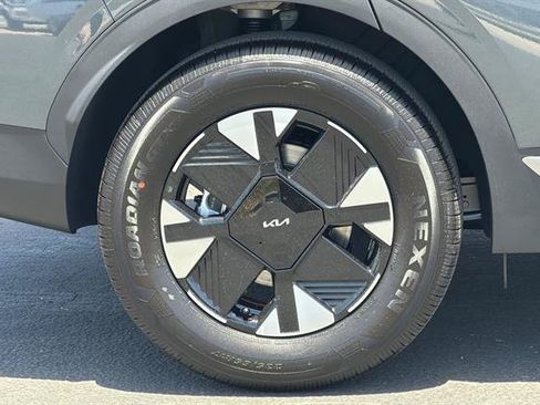New 2026 Kia Sportage LX FWD image 33