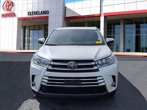 Used 2019 Toyota Highlander Limited AWD/4WD image 3
