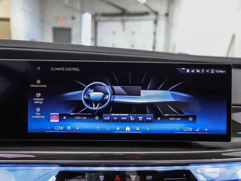 Used 2026 BMW 740i xDrive AWD/4WD image 18