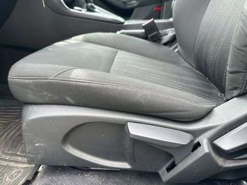 Used 2017 Ford Focus SE FWD image 17