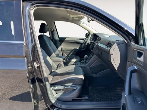 Used 2020 Volkswagen Tiguan SE FWD image 18