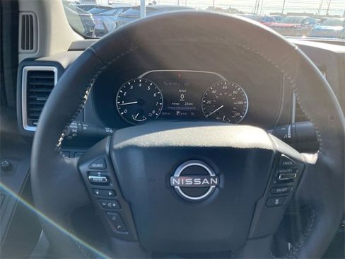 Used 2024 Nissan Frontier SV w/ SV Convenience Package image 18