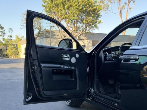 Used 2014 Rolls-Royce Ghost RWD image 23