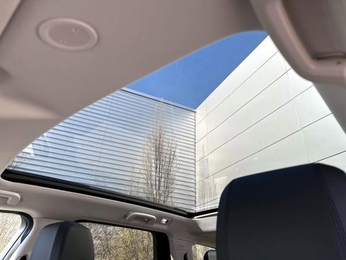 Used 2025 Land Rover Discovery Sport S image 18