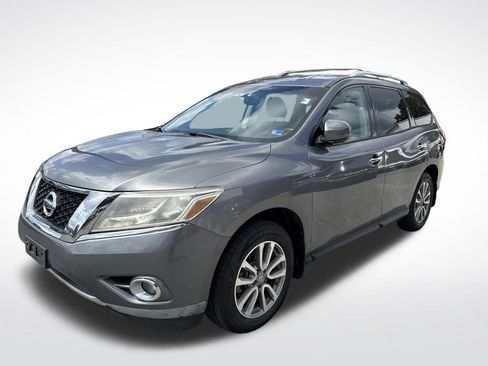 Used 2016 Nissan Pathfinder SV w/ Cargo Package AWD/4WD image 2