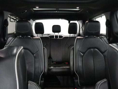 Used 2019 Chrysler Pacifica Limited w/ Advanced Safetytec Group FWD image 27