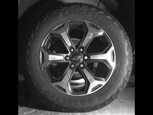 Used 2018 Chevrolet Tahoe 4WD w/ Skid Plate Package image 12