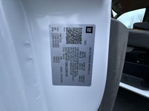 Used 2021 GMC Savana 2500 w/ Driver Convenience Package image 33