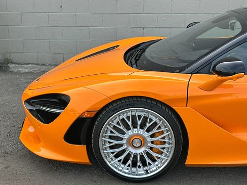 Used 2025 McLaren 750S Spider RWD image 23