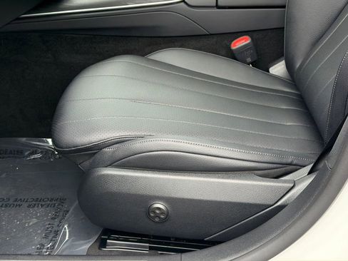 Used 2025 Mercedes-Benz E 350 4MATIC Sedan image 15
