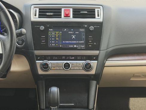 Used 2017 Subaru Outback 2.5i Limited AWD/4WD image 20