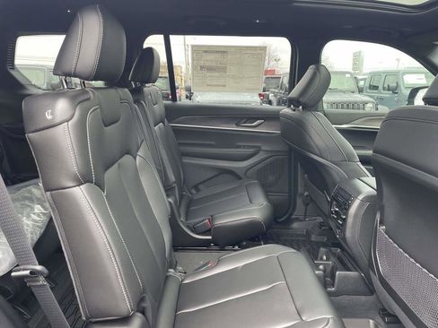 New 2025 Jeep Grand Cherokee L Limited w/ Black Appearance Package image 18