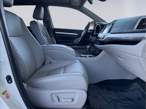 Used 2019 Toyota Highlander XLE image 19