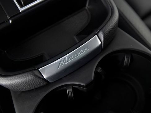 Certified 2026 Porsche Macan AWD/4WD image 33