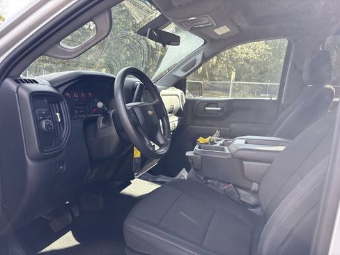 Used 2019 Chevrolet Silverado 1500 Custom w/ Custom Value Package image 8