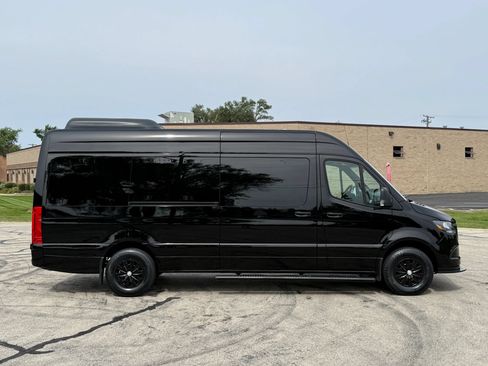 Used 2024 Mercedes-Benz Sprinter 2500 image 8