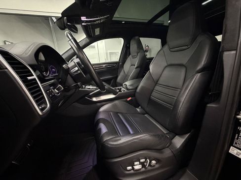 Used 2021 Porsche Cayenne Turbo AWD/4WD image 9