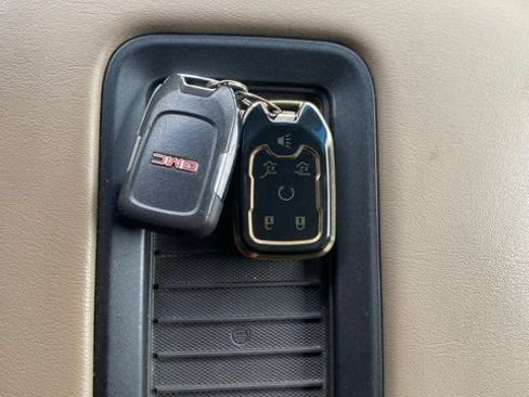 Used 2016 GMC Yukon SLT RWD image 34
