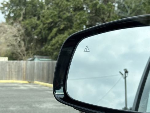 Used 2024 Kia Carnival LX image 17