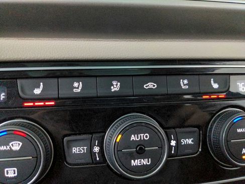 Used 2018 Volkswagen Atlas SEL Premium image 22