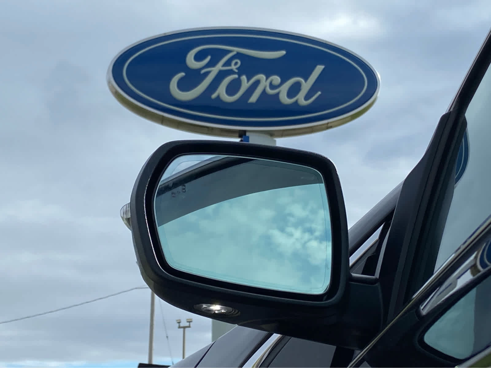 Used 2024 Ford Edge Titanium w/ Equipment Group 301A AWD/4WD image 35