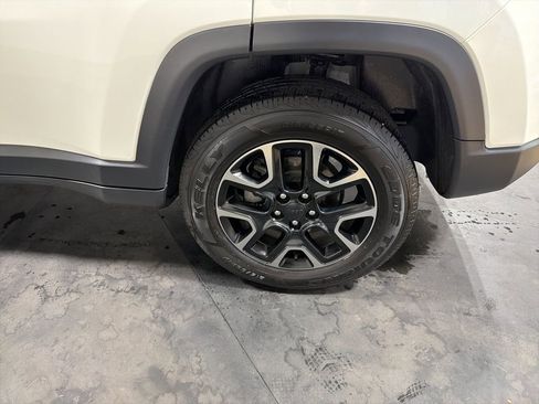 Used 2018 Jeep Compass Trailhawk w/ Leather Interior Group AWD/4WD image 33