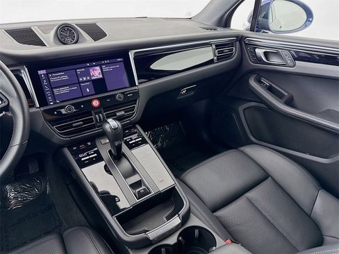 Used 2024 Porsche Macan image 25