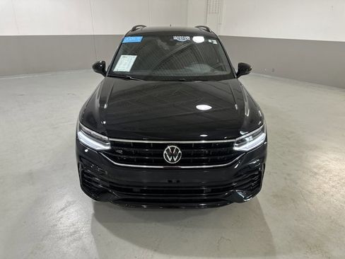 Certified 2024 Volkswagen Tiguan SE R-Line image 3