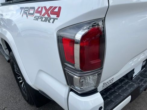 Used 2020 Toyota Tacoma TRD Sport w/ TRD Premium Sport Package AWD/4WD image 41