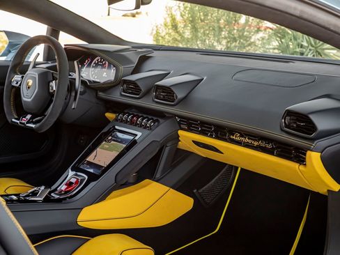 Used 2022 Lamborghini Huracan EVO RWD image 27