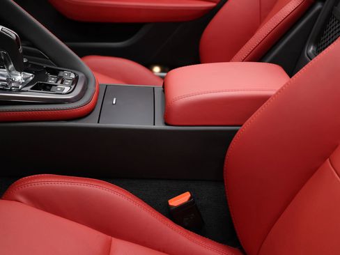 Used 2024 Jaguar F-TYPE R image 19