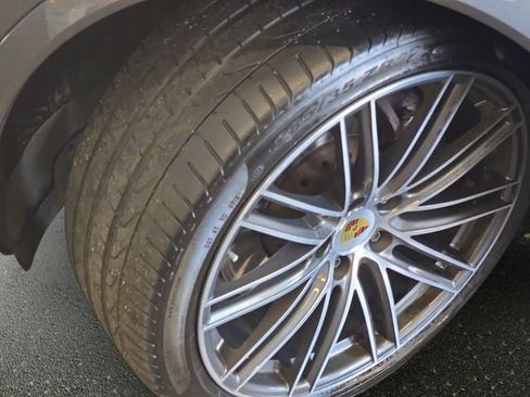 Used 2023 Porsche Cayenne Coupe AWD/4WD image 34