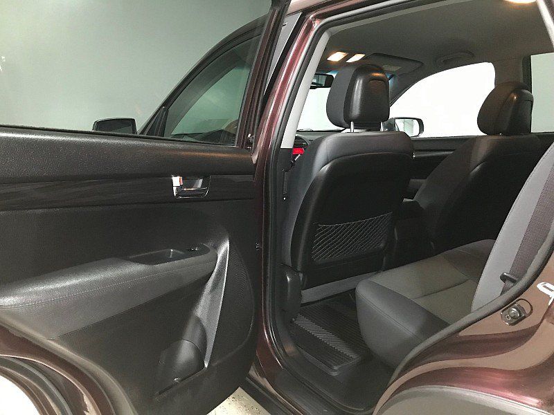 Used 2013 Kia Sorento LX w/ Value Pkg FWD image 18