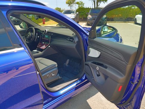 Used 2024 Maserati Grecale GT AWD/4WD image 54