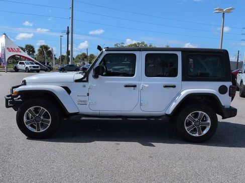 Used 2018 Jeep Wrangler Unlimited Sahara AWD/4WD image 7
