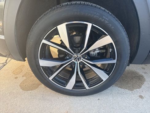 Certified 2024 Volkswagen Atlas Cross Sport SEL Premium R-Line image 24