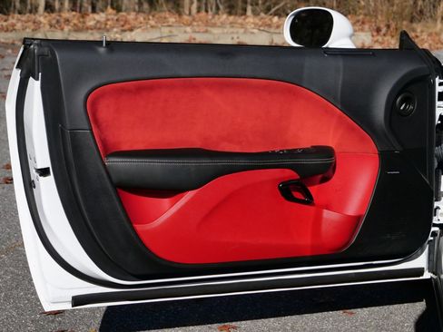 Used 2015 Dodge Challenger SRT Hellcat image 32