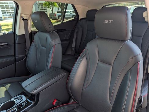 Used 2022 Buick Envision Essence w/ Sport Touring Package FWD image 14