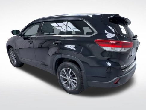 Used 2019 Toyota Highlander XLE AWD/4WD image 6